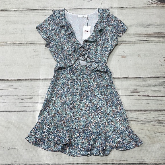 Lush NWT Dress Wrap Blue Tie Back with Ruffles Floral Size Small S - Picture 11 of 17